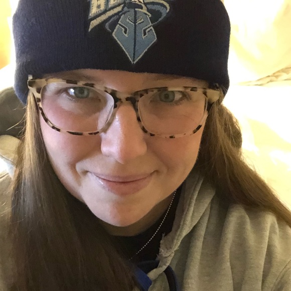 Meet your Posher, Stephanie - Picture 1 of 1